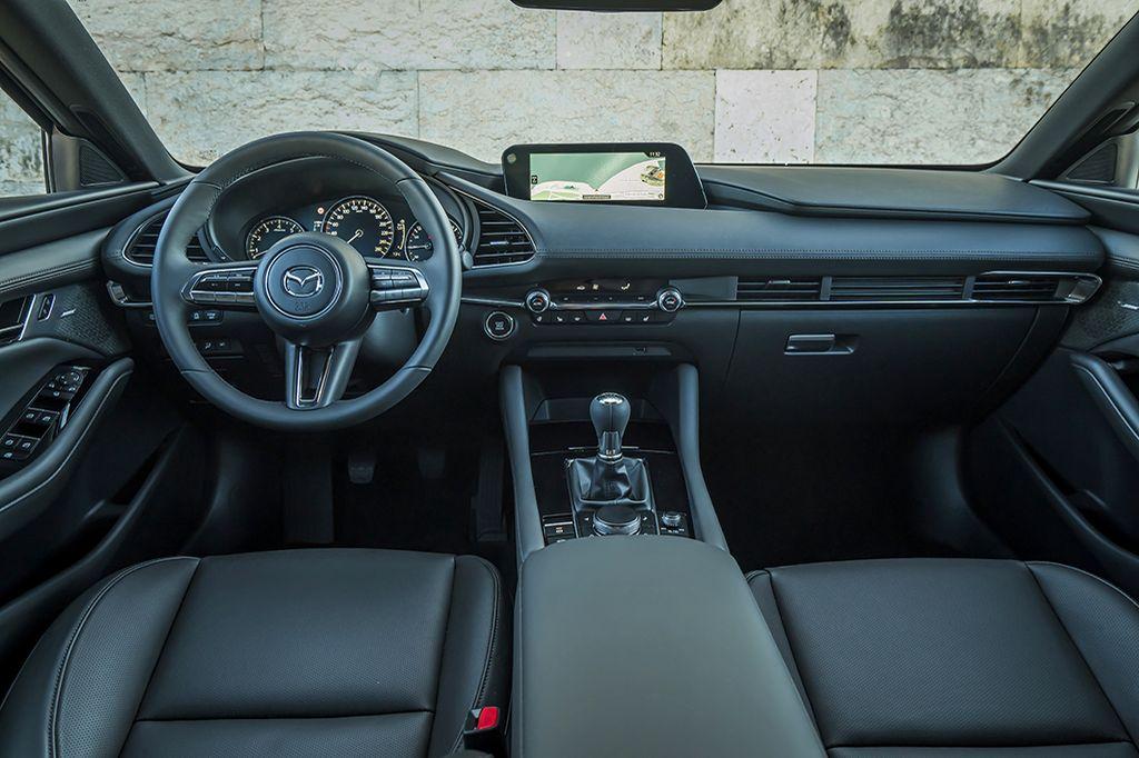 Renting Mazda 3 detalle 3