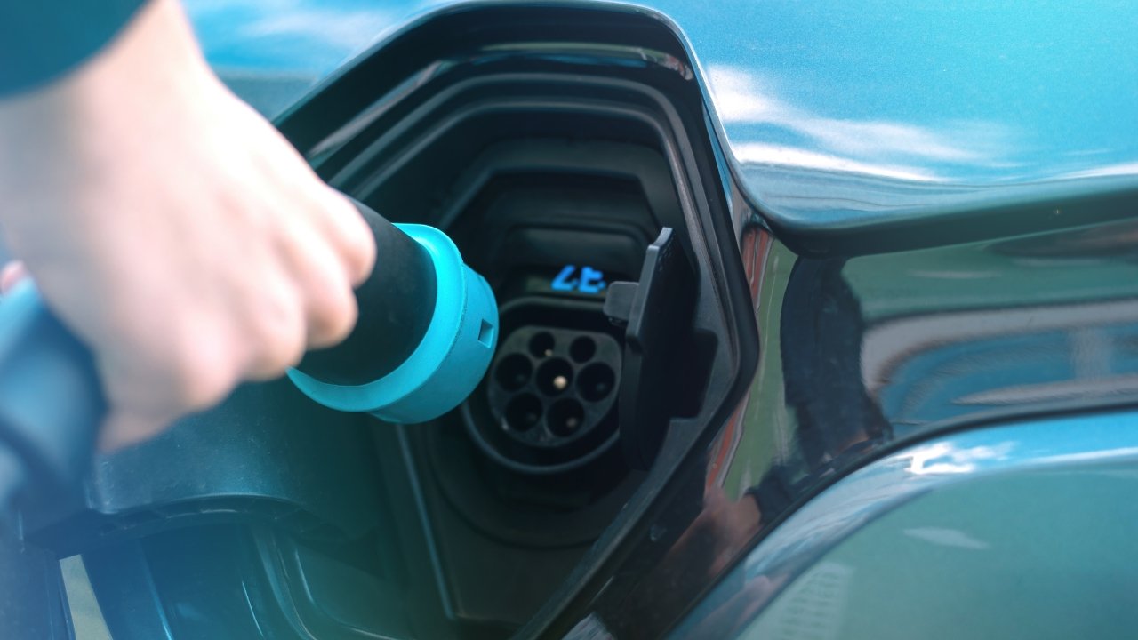 Coches híbridos renting: descubre los mejores híbridos enchufables